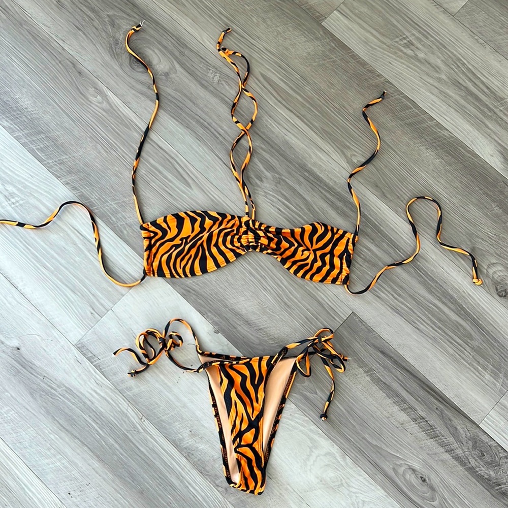 Fashion Nova Swim Suit. Size small